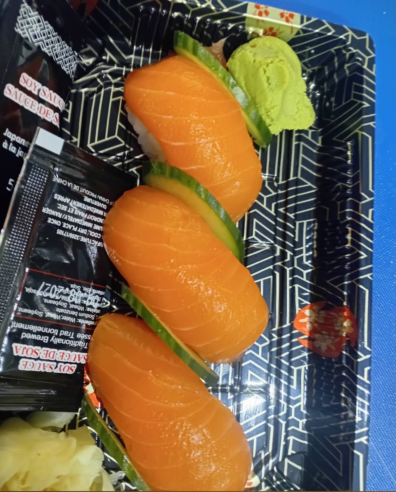 Salmon nigiri at Makizu