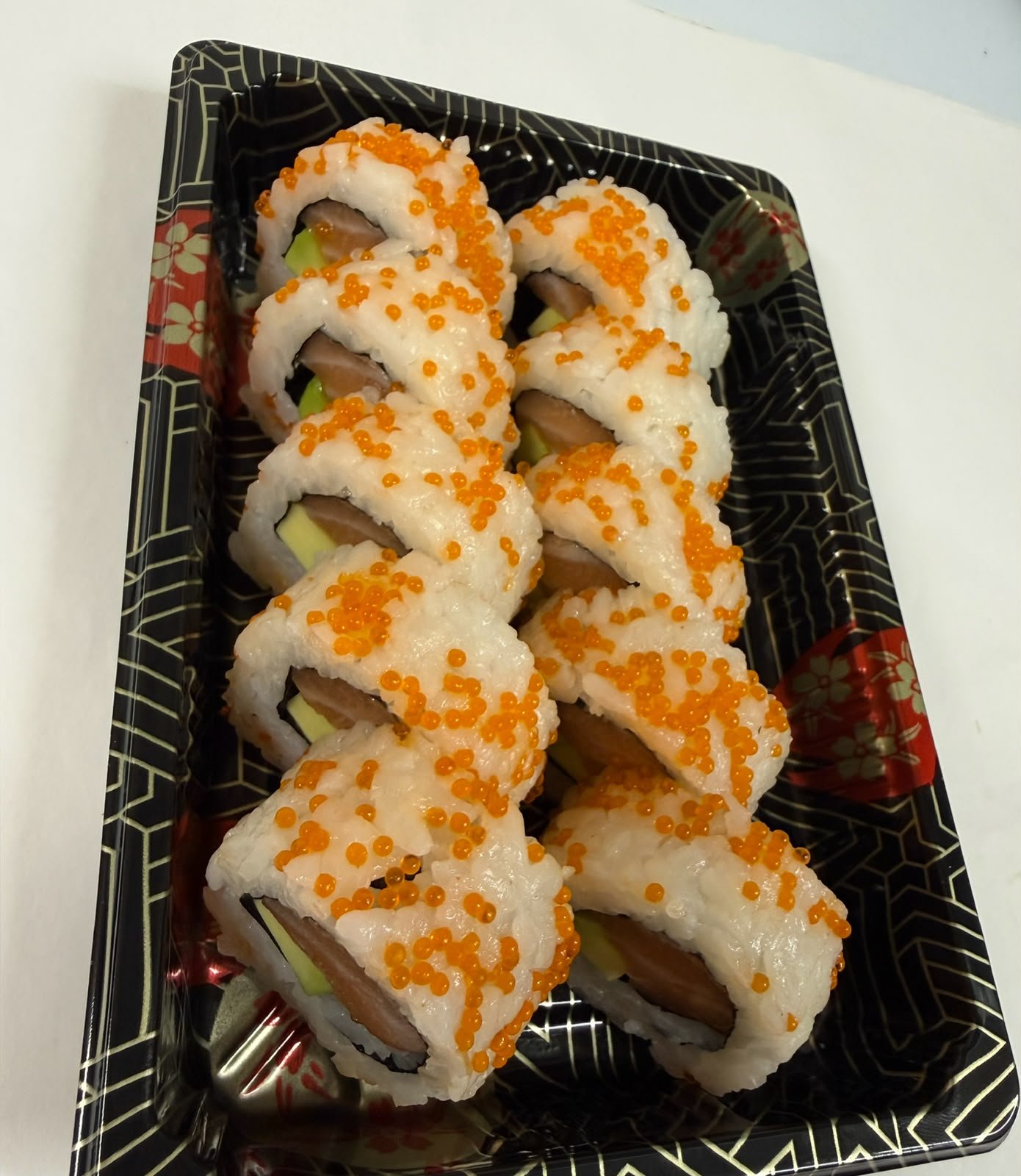 Salmon uramaki roll at Makizu