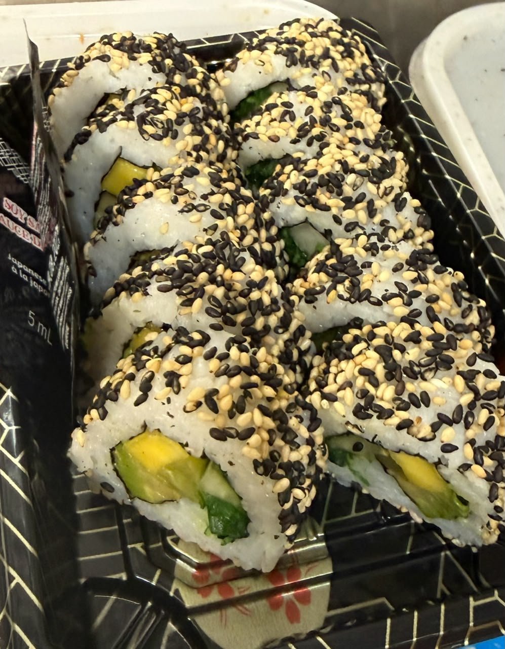 Veggie crunch uramaki roll at Makizu